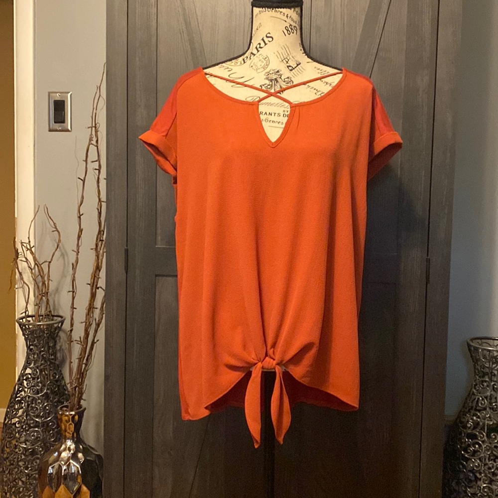 By and by Rust colored short-sleeved tie front shirt